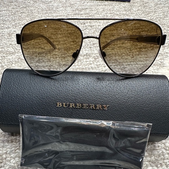 Burberry Shades - Picture 2 of 2